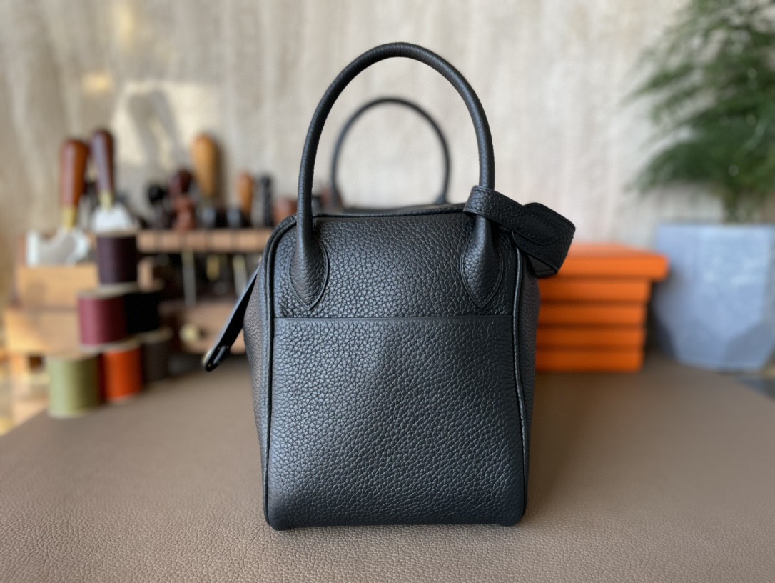 Hermès（爱马仕）Lindy 琳迪包 黑色 TC大牛皮 金扣 30cm