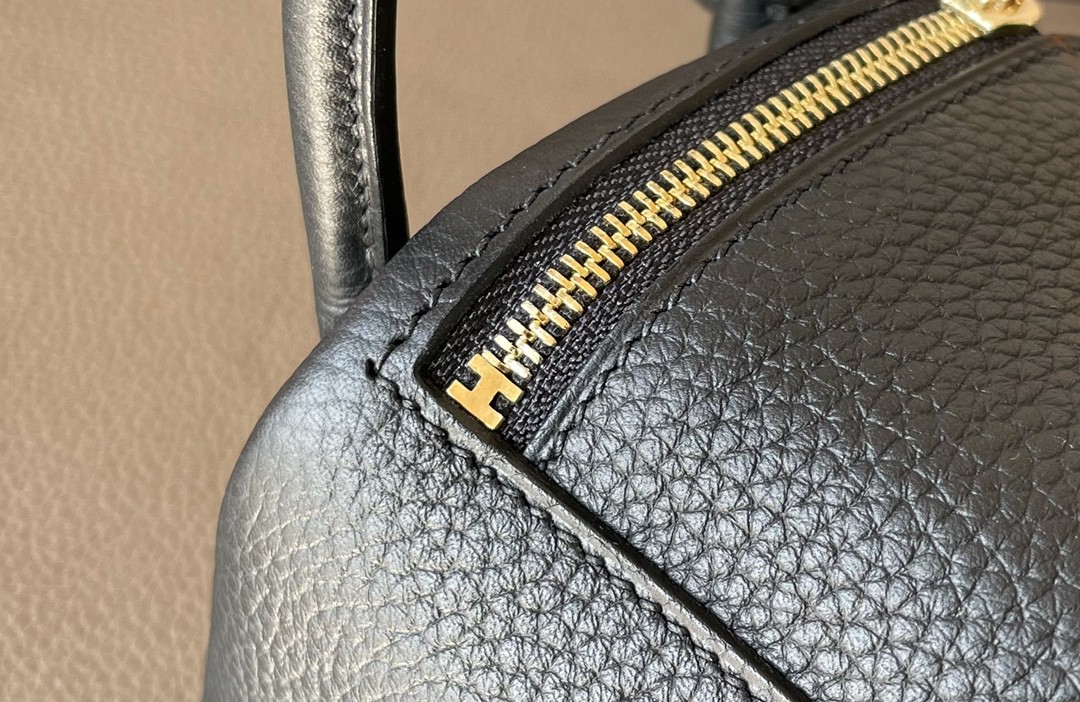 Hermès（爱马仕）Mini lindy 迷你琳迪包 黑色 TC大牛皮 金扣 20cm