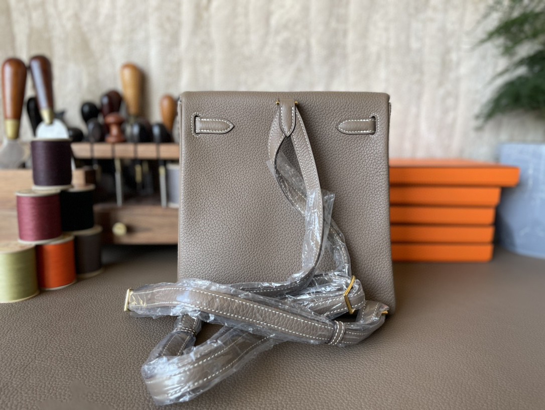 Hermès（爱马仕）Kelly ADO 双肩包 大象灰 TC大牛皮 金扣 20cm