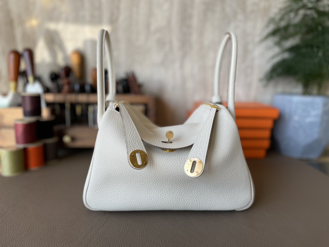 Hermès（爱马仕）Lindy 琳迪包 奶昔白 TC大牛皮 金扣 26cm