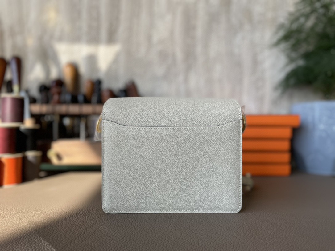 Hermès（爱马仕）Roulis 猪鼻子 奶昔白 EC皮 金扣 19cm