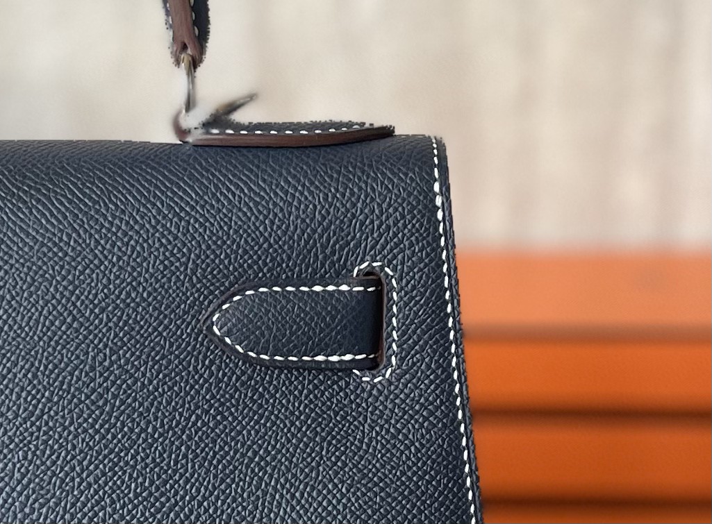 Hermès（爱马仕）Kelly 凯莉包 靛蓝色 Epsom 掌纹皮 银扣 28cm