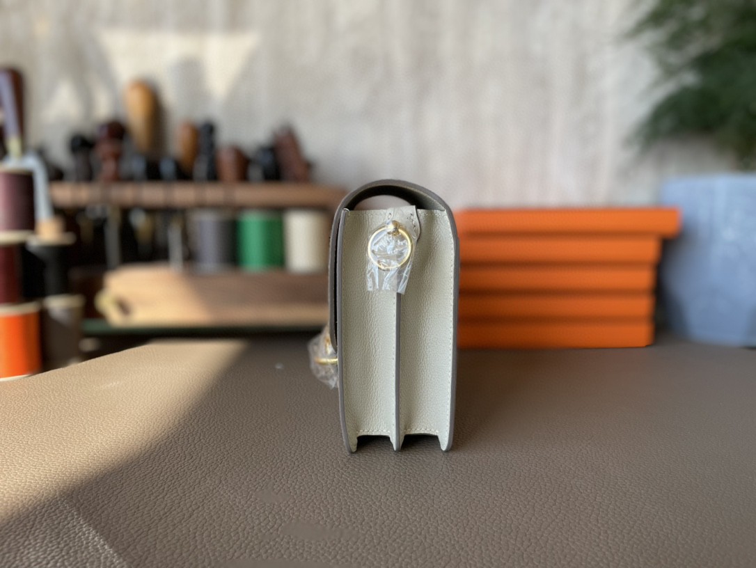 Hermès（爱马仕）Roulis 猪鼻子 奶昔白 EC皮 金扣 19cm