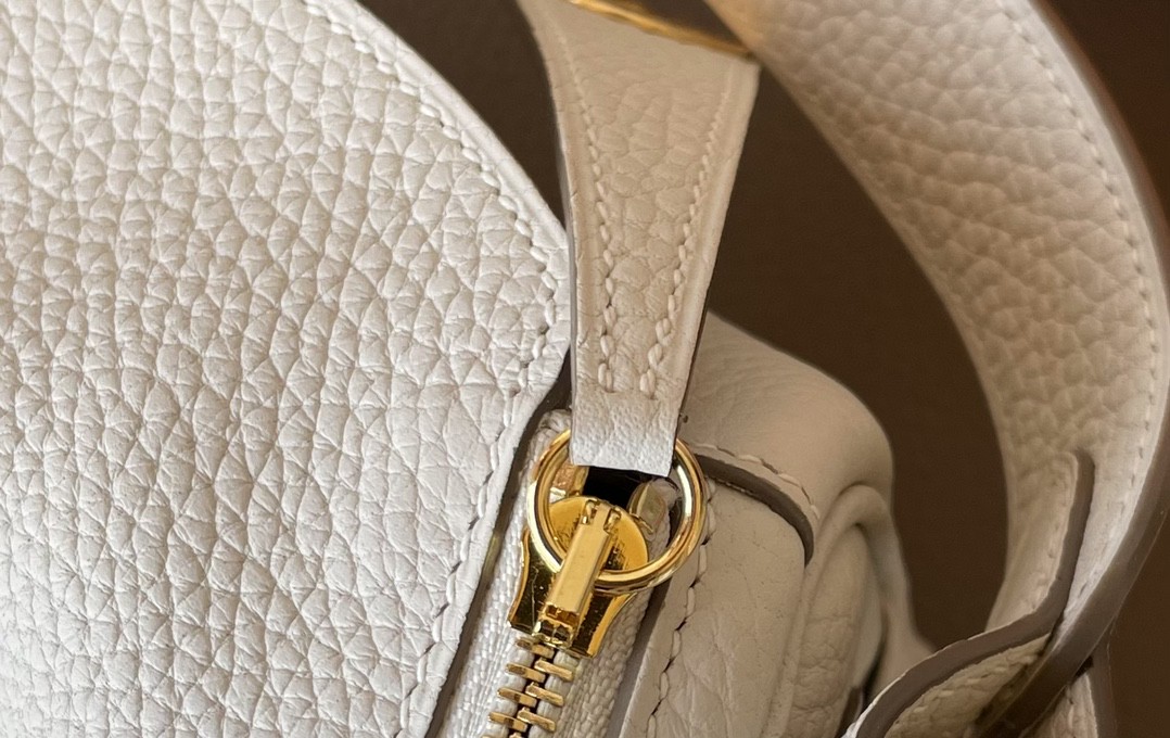 Hermès（爱马仕）Lindy 琳迪包 奶昔白 TC大牛皮 金扣 26cm