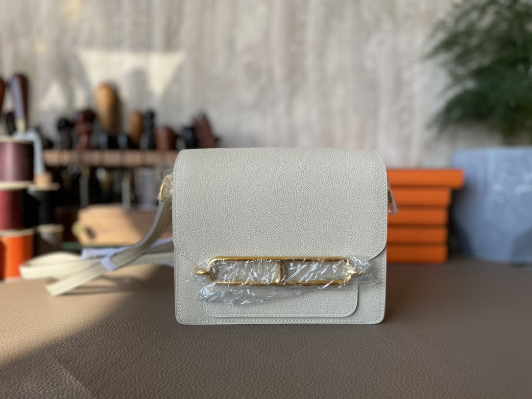 Hermès（爱马仕）Roulis 猪鼻子 奶昔白 EC皮 金扣 19cm