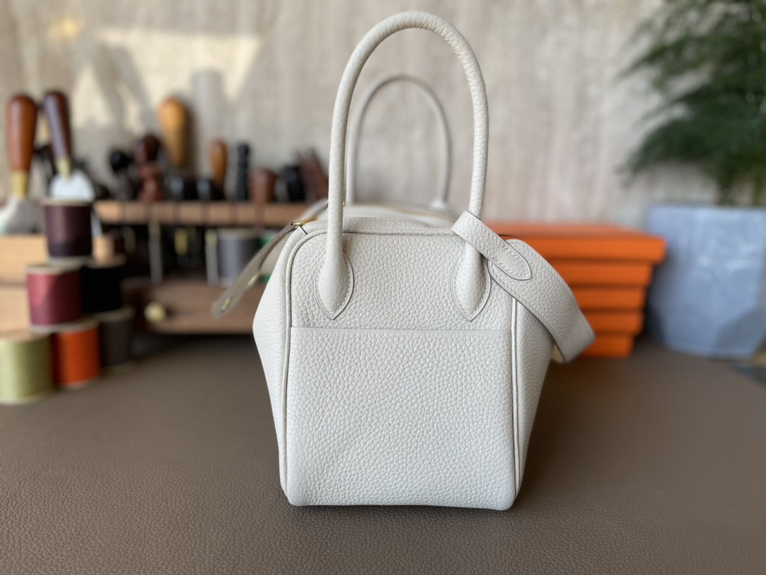 Hermès（爱马仕）Lindy 琳迪包 奶昔白 TC大牛皮 金扣 26cm