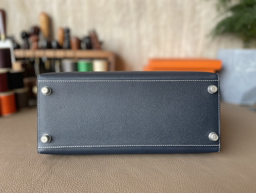 Hermès（爱马仕）Kelly 凯莉包 靛蓝色 Epsom 掌纹皮 银扣 28cm