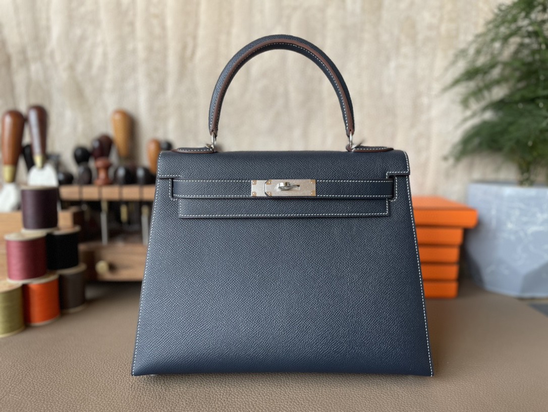 Hermès（爱马仕）Kelly 凯莉包 靛蓝色 Epsom 掌纹皮 银扣 28cm