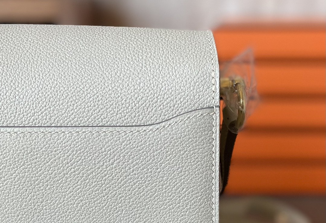 Hermès（爱马仕）Roulis 猪鼻子 奶昔白 EC皮 金扣 19cm