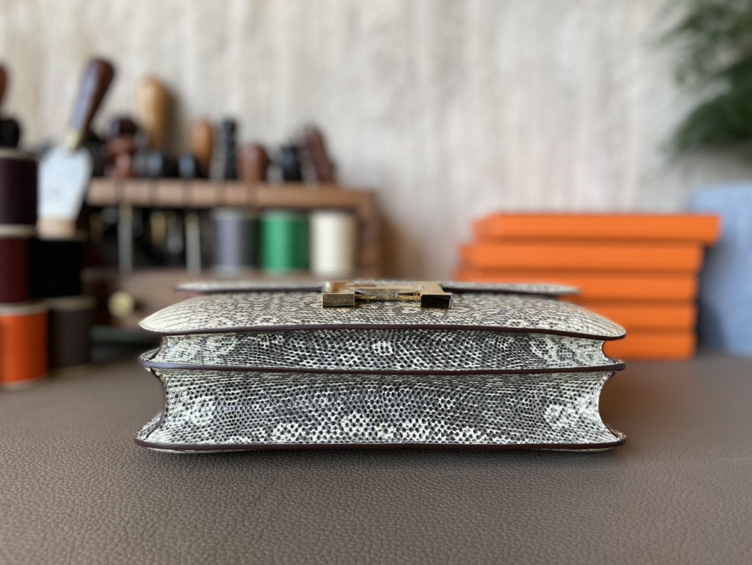 Hermès（爱马仕）Constance 康康 原色 雪花 蜥蜴皮 内拼 3Q粉 金扣 26cm 顶级工艺