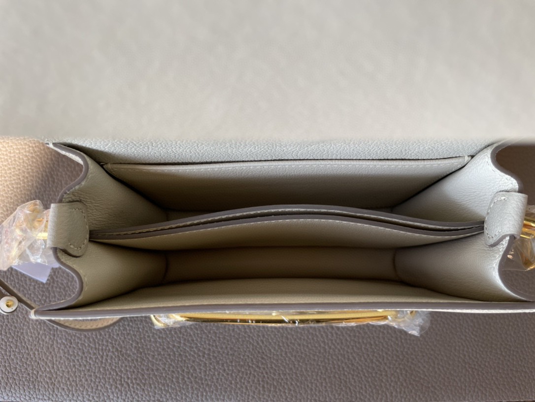 Hermès（爱马仕）Roulis 猪鼻子 奶昔白 EC皮 金扣 19cm