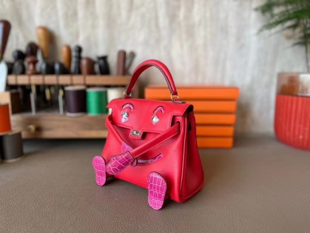Hermès（爱马仕）Kelly doll 娃娃包 心红色 SF 亮美洲鳄鱼 银扣