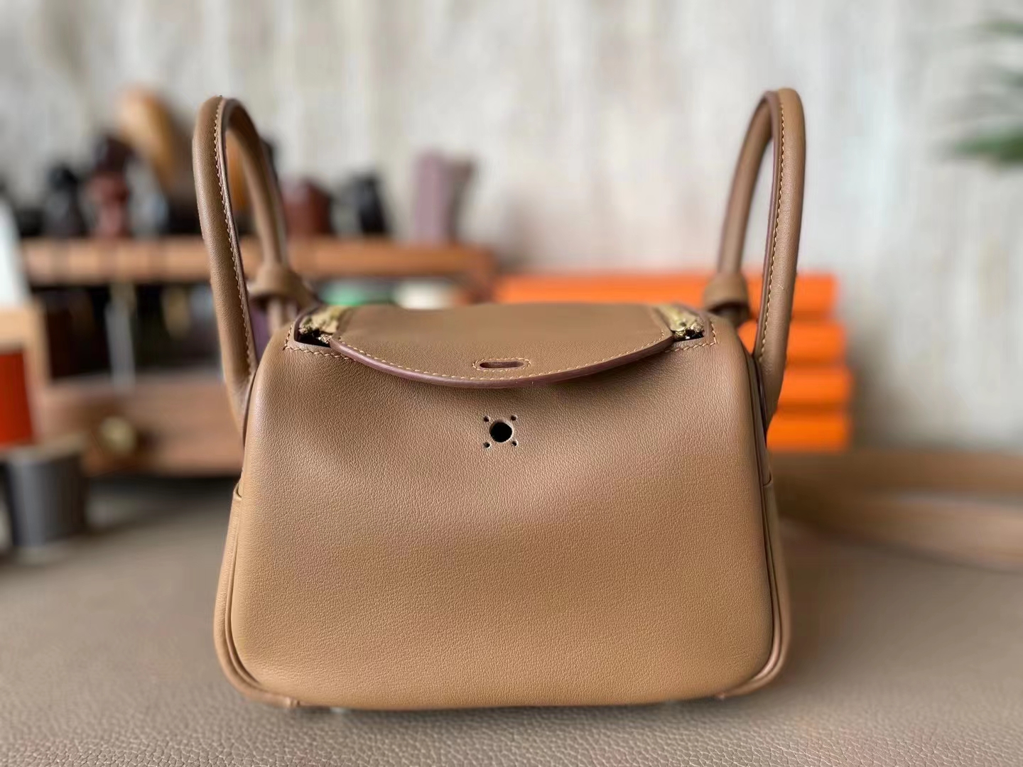 Hermès（爱马仕）mini lindy 迷你琳迪 栗子色 内拼 饼干色 Swfit 皮 金扣 20cm