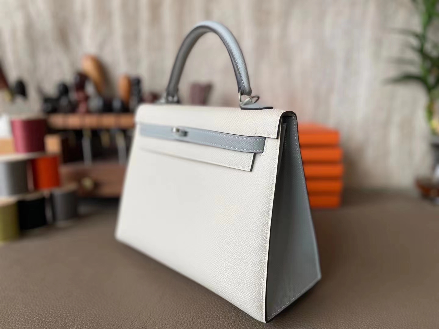 Hermès（爱马仕）Kelly 凯莉包 奶昔白 拼 海鸥灰 EPsom 掌纹皮 银扣 25cm