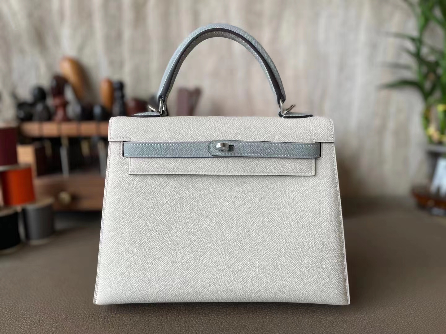 Hermès（爱马仕）Kelly 凯莉包 奶昔白 拼 海鸥灰 EPsom 掌纹皮 银扣 25cm