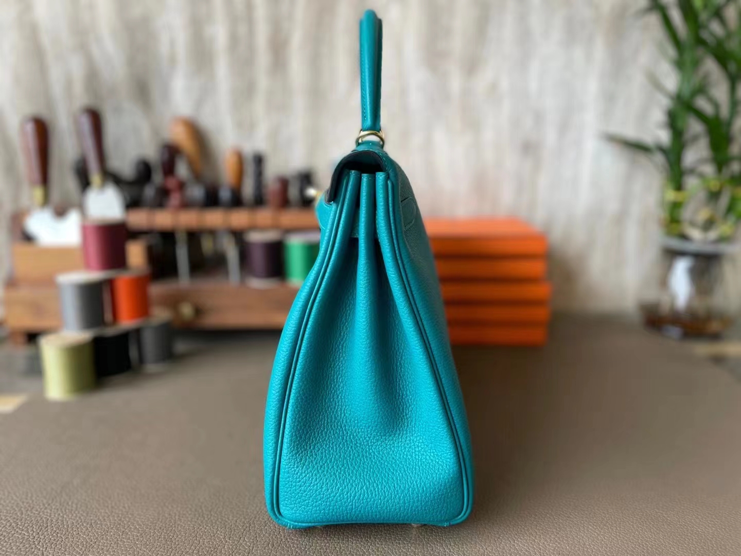 Hermès（爱马仕）Kelly 凯莉包 孔雀蓝 内拼 玉兰粉 Togo 顶级小牛皮 金扣 32cm