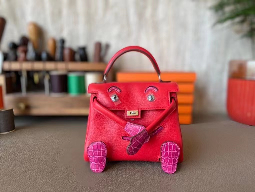 Hermès（爱马仕）Kelly doll 娃娃包 心红色 SF 亮美洲鳄鱼 银扣