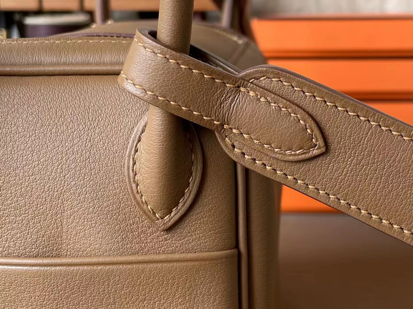 Hermès（爱马仕）mini lindy 迷你琳迪 栗子色 内拼 饼干色 Swfit 皮 金扣 20cm