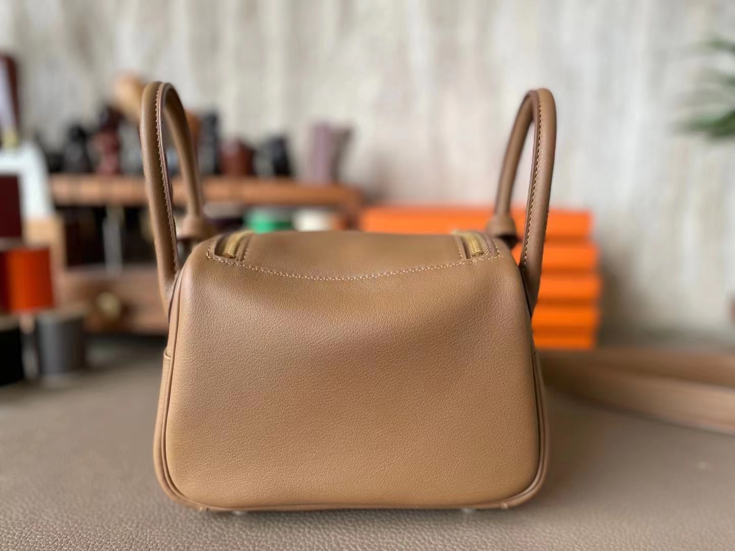 Hermès（爱马仕）mini lindy 迷你琳迪 栗子色 内拼 饼干色 Swfit 皮 金扣 20cm
