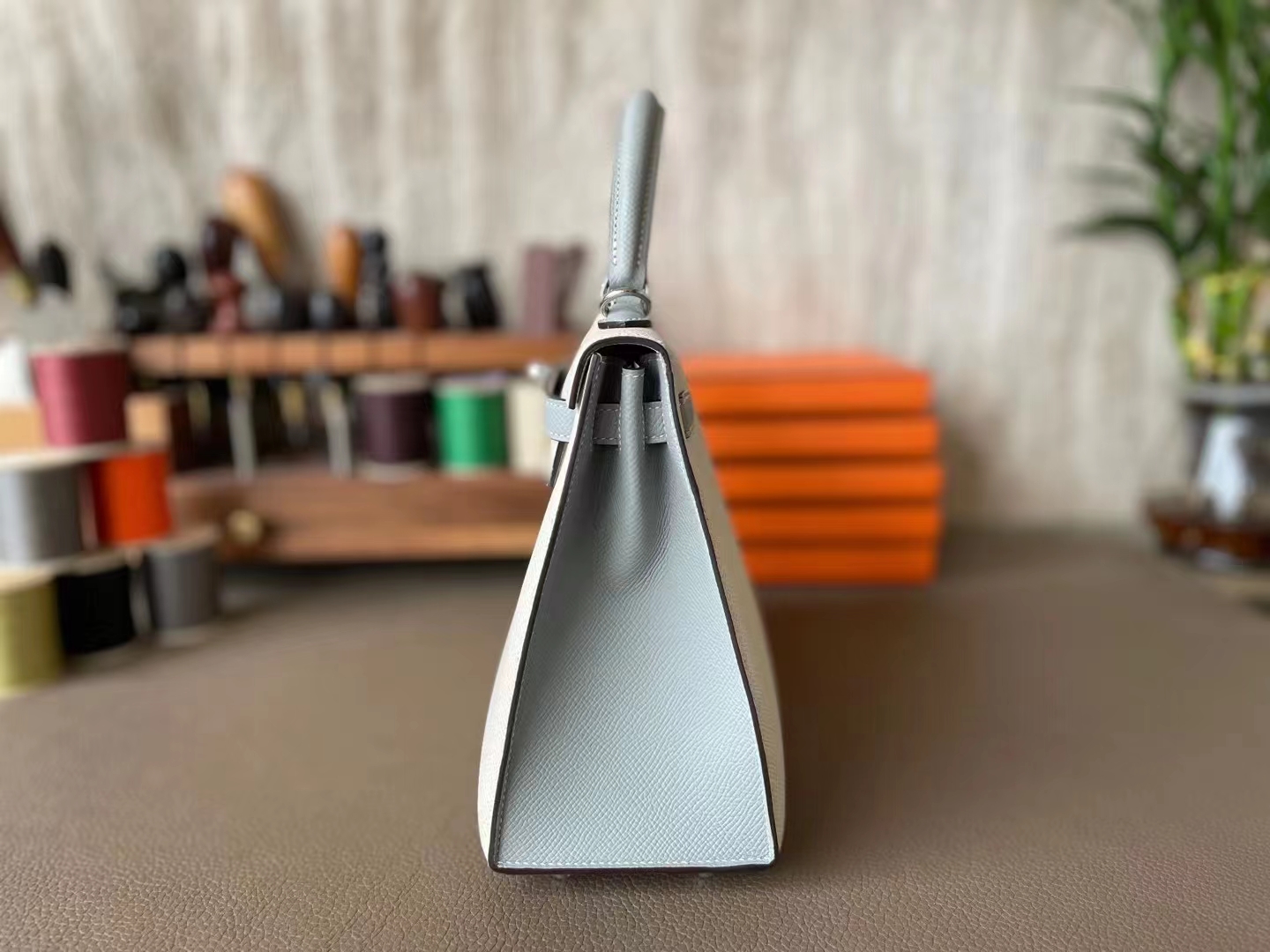 Hermès（爱马仕）Kelly 凯莉包 奶昔白 拼 海鸥灰 EPsom 掌纹皮 银扣 25cm