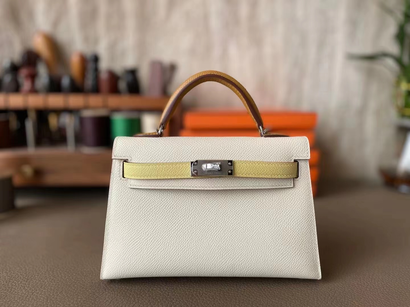 Hermès（爱马仕）mini kelly 迷你凯莉 三拼色 奶昔白／芝麻色／小鸡黄 Epsom 银扣 19cm