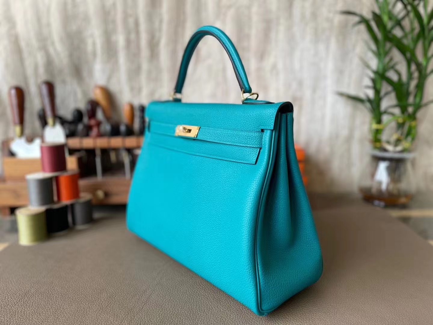 Hermès（爱马仕）Kelly 凯莉包 孔雀蓝 内拼 玉兰粉 Togo 顶级小牛皮 金扣 32cm