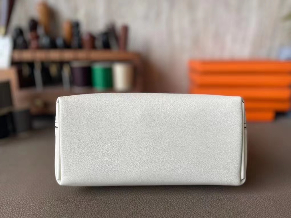 Hermès（爱马仕）mini kelly 2424 奶油白 Evercolor 皮 金扣