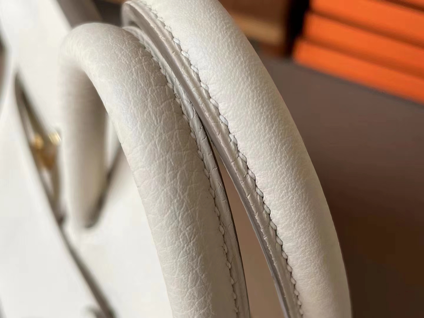 Hermès（爱马仕）Birkin 铂金包 奶昔白 Togo 顶级小牛皮 金扣 25cm