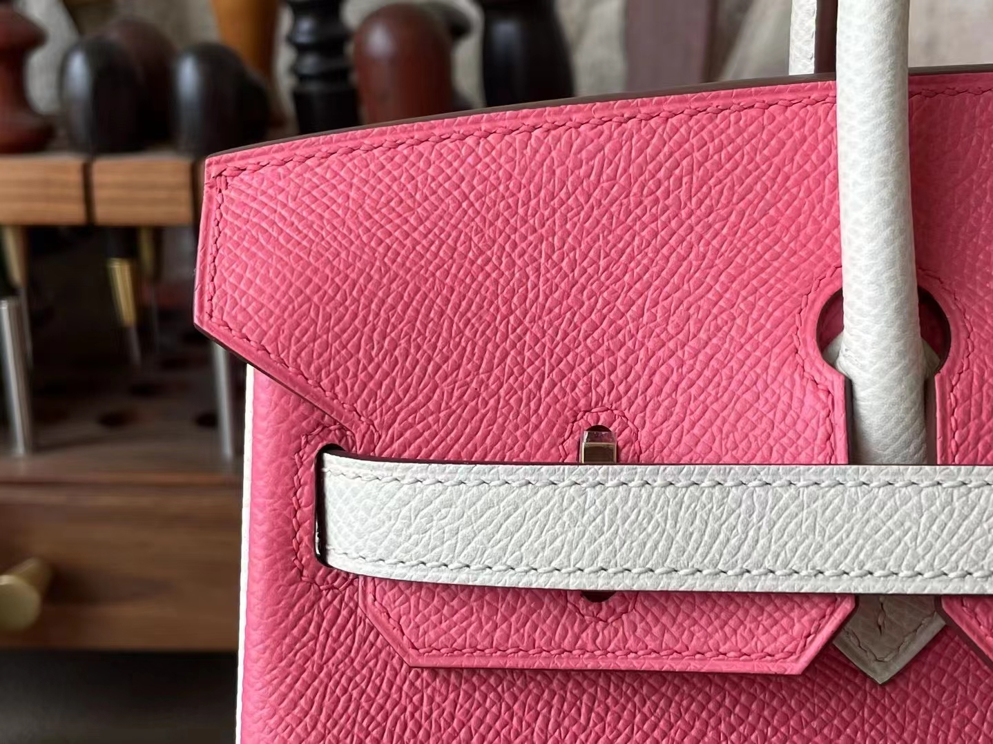 Hermès（爱马仕）Birkin 铂金包 新唇膏粉 拼 奶昔白 Epsom 掌纹皮 金扣 25cm