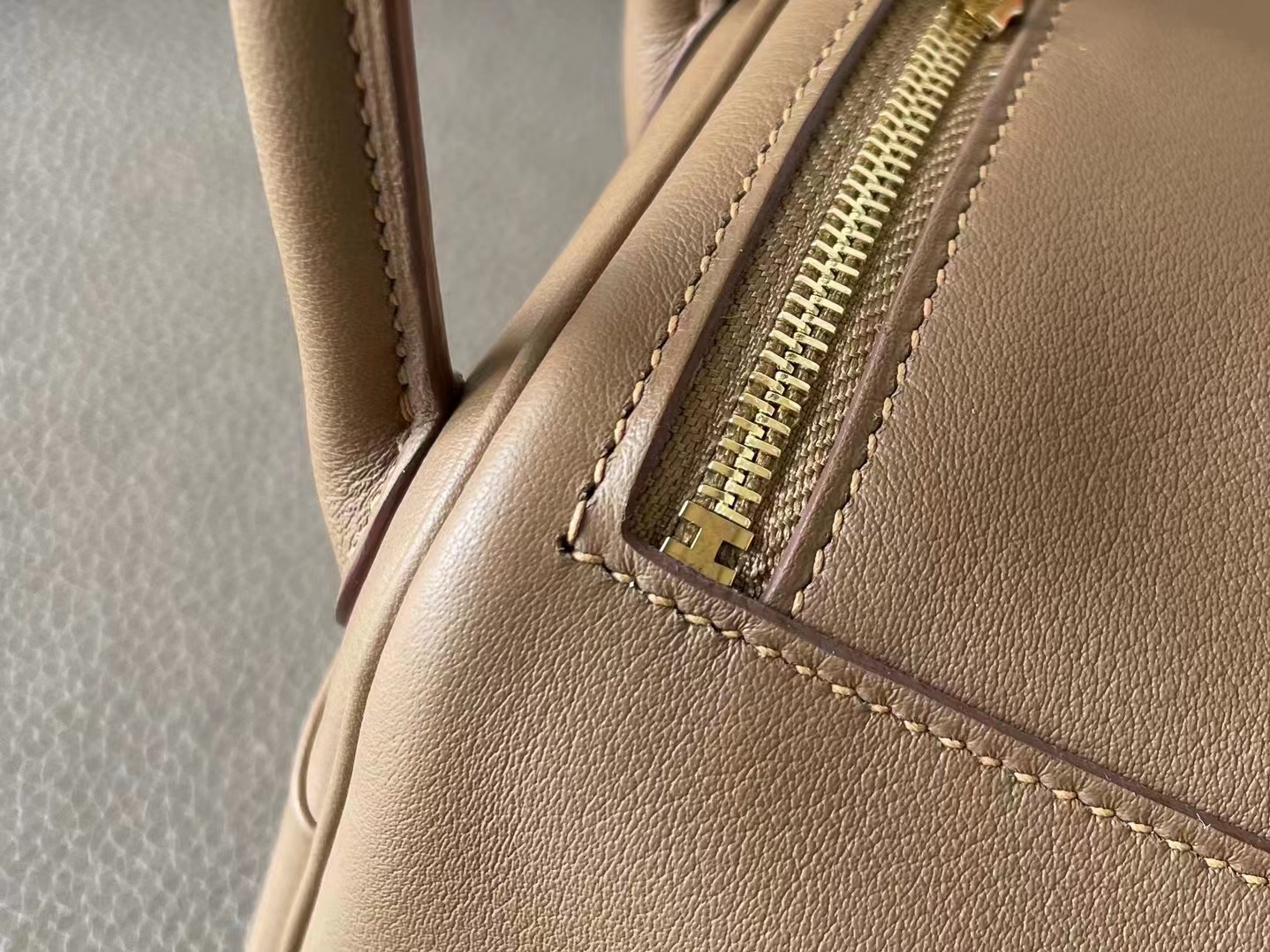 Hermès（爱马仕）mini lindy 迷你琳迪 栗子色 内拼 饼干色 Swfit 皮 金扣 20cm