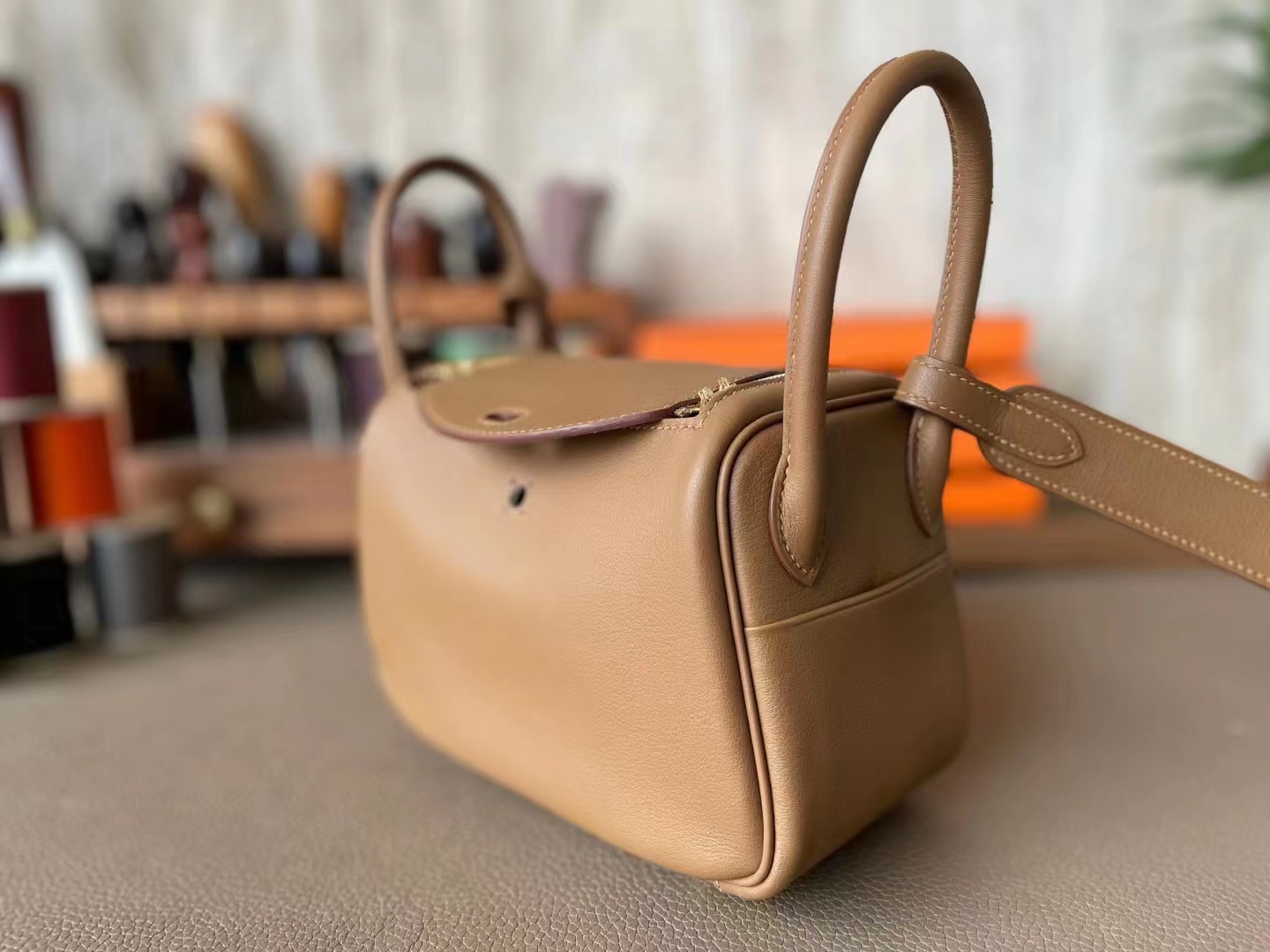 Hermès（爱马仕）mini lindy 迷你琳迪 栗子色 内拼 饼干色 Swfit 皮 金扣 20cm