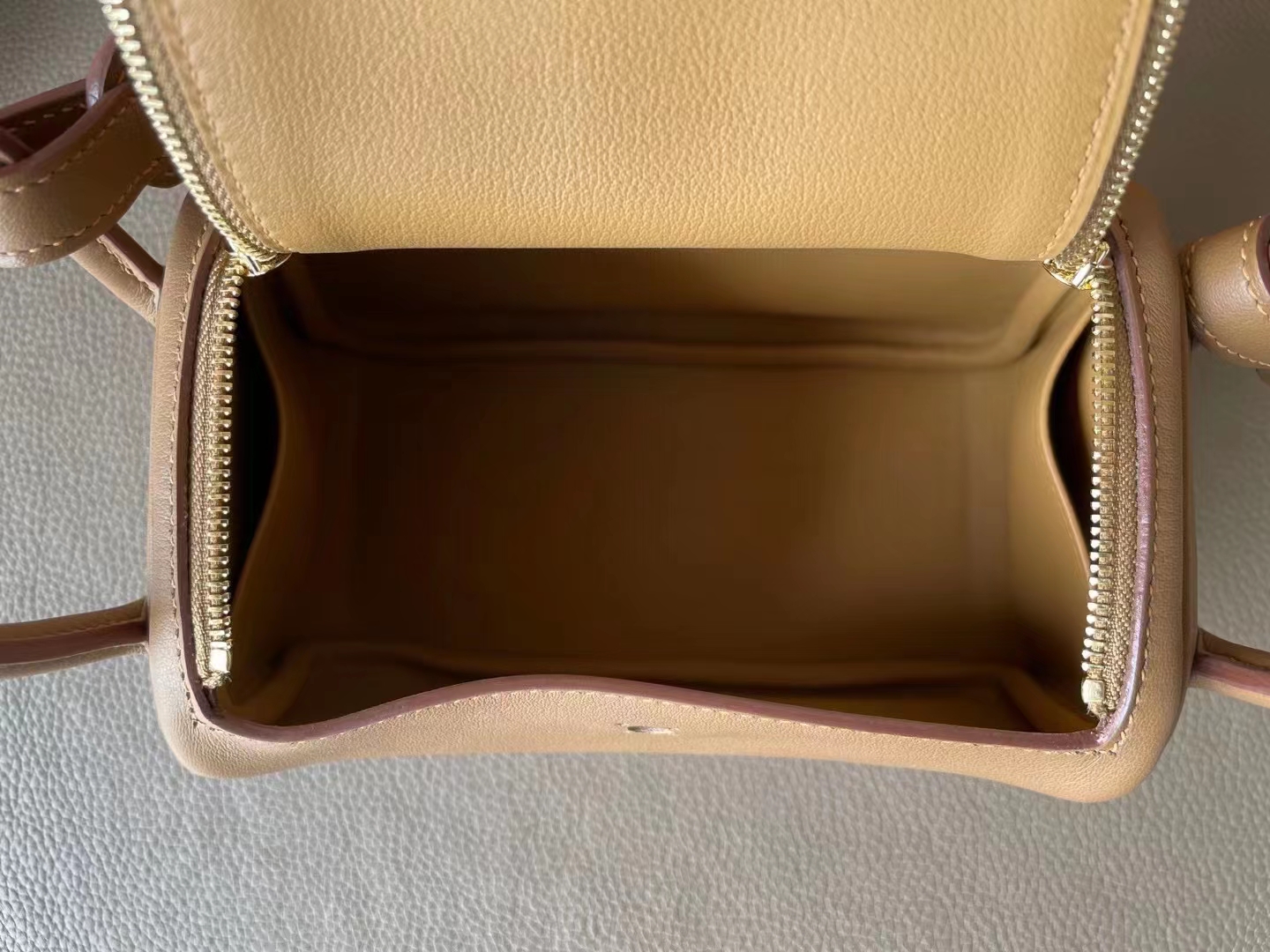 Hermès（爱马仕）mini lindy 迷你琳迪 栗子色 内拼 饼干色 Swfit 皮 金扣 20cm