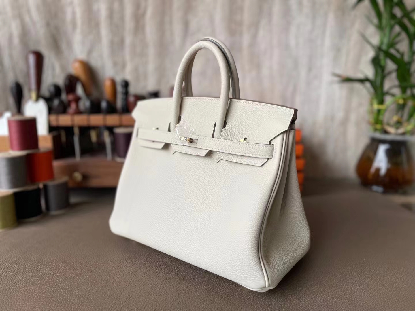 Hermès（爱马仕）Birkin 铂金包 奶昔白 Togo 顶级小牛皮 金扣 25cm