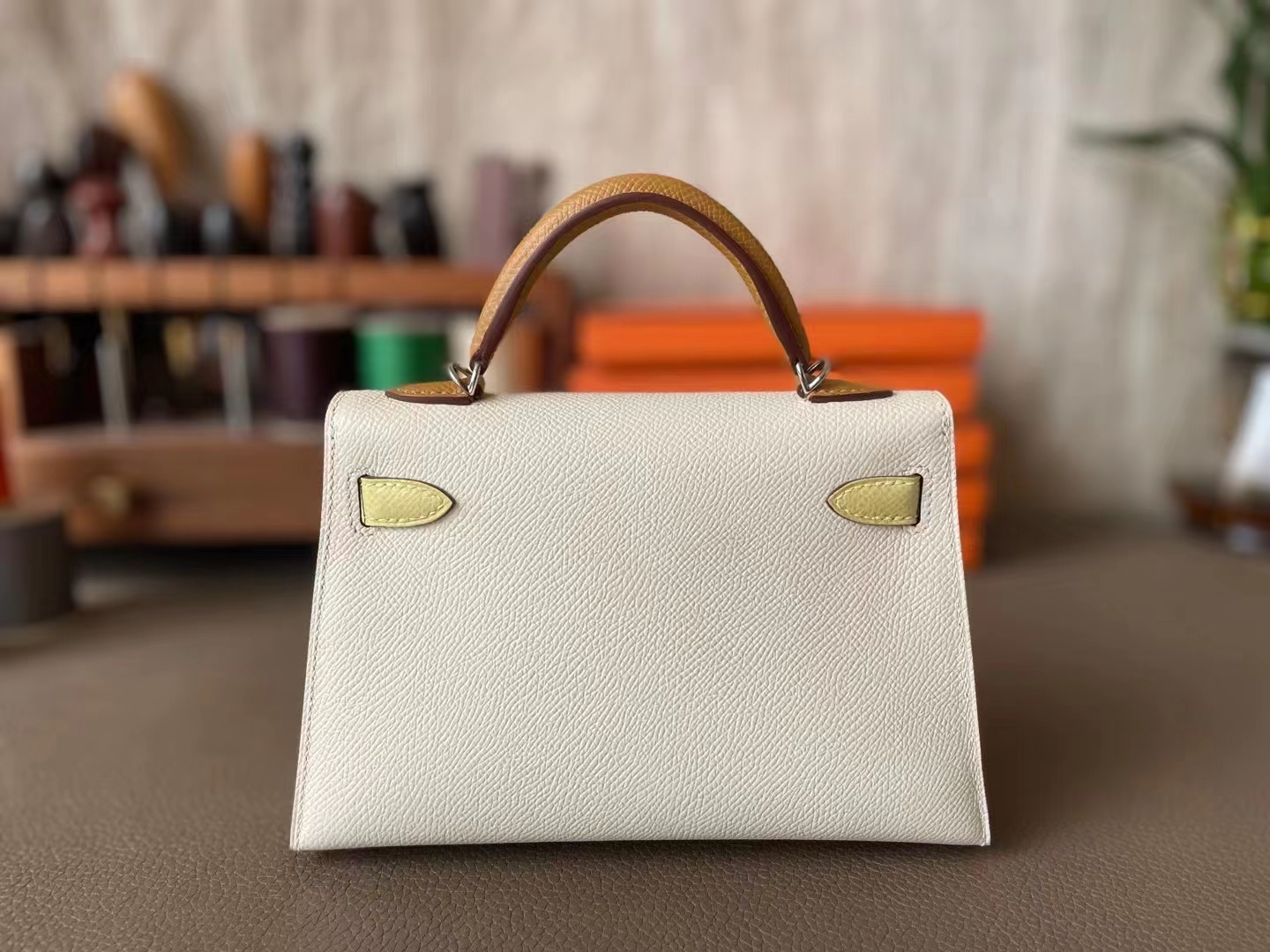 Hermès（爱马仕）mini kelly 迷你凯莉 三拼色 奶昔白／芝麻色／小鸡黄 Epsom 银扣 19cm