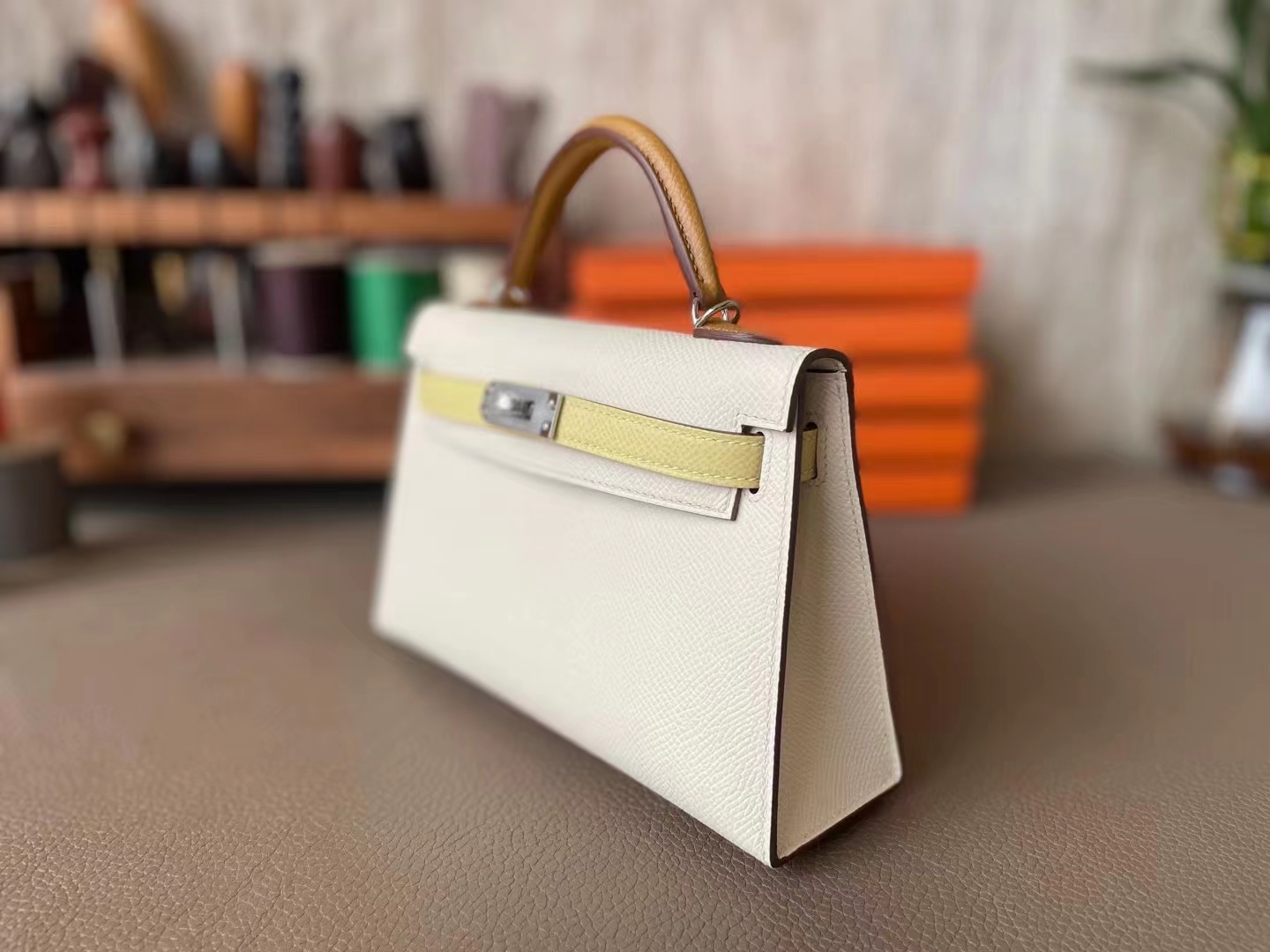 Hermès（爱马仕）mini kelly 迷你凯莉 三拼色 奶昔白／芝麻色／小鸡黄 Epsom 银扣 19cm