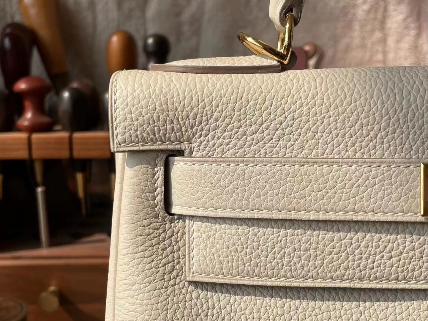 Hermès（爱马仕）Kelly 凯莉包 奶昔白 Togo 顶级小牛皮 金扣 28cm