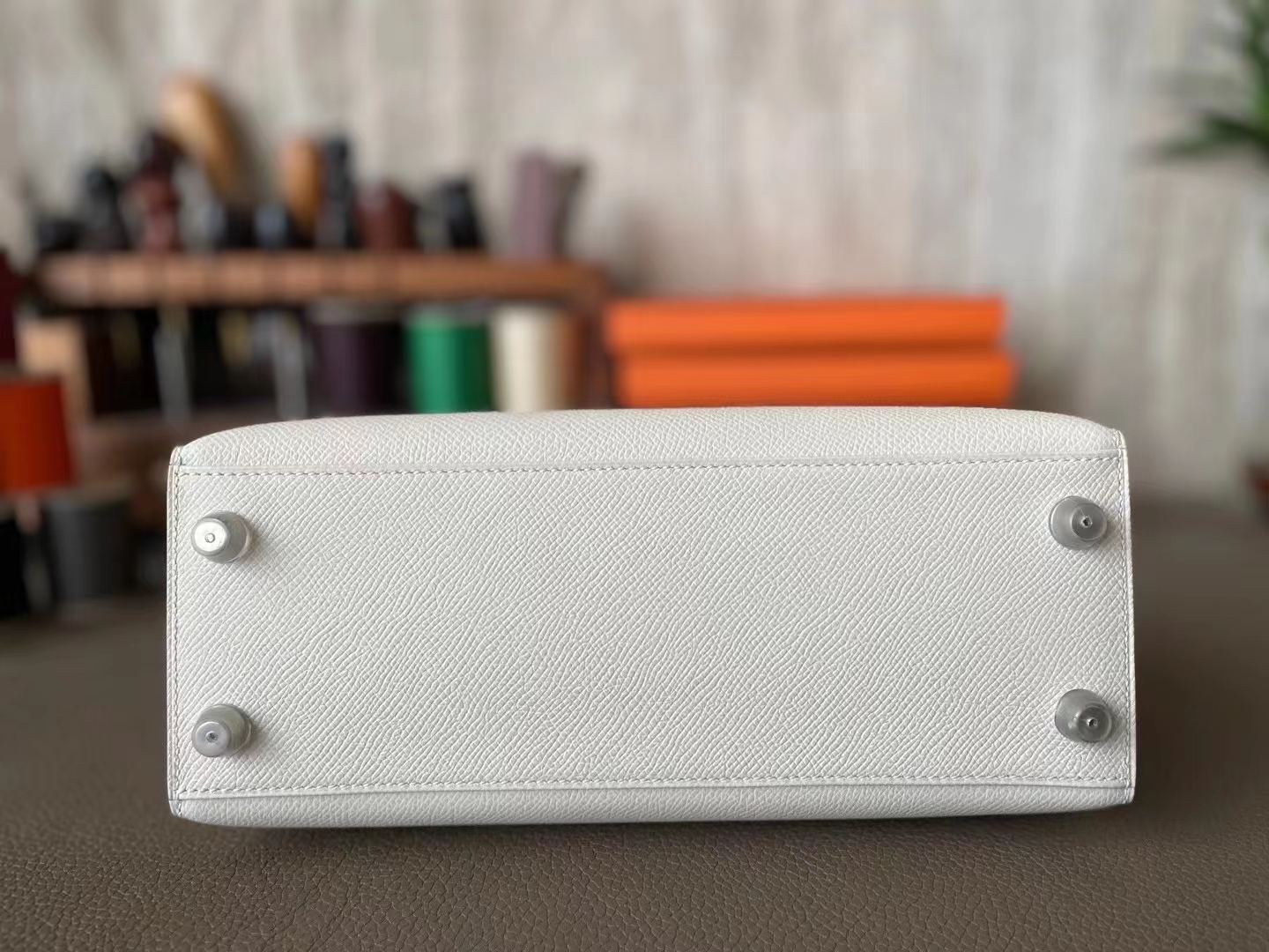 Hermès（爱马仕）Kelly 凯莉包 奶昔白 拼 海鸥灰 EPsom 掌纹皮 银扣 25cm