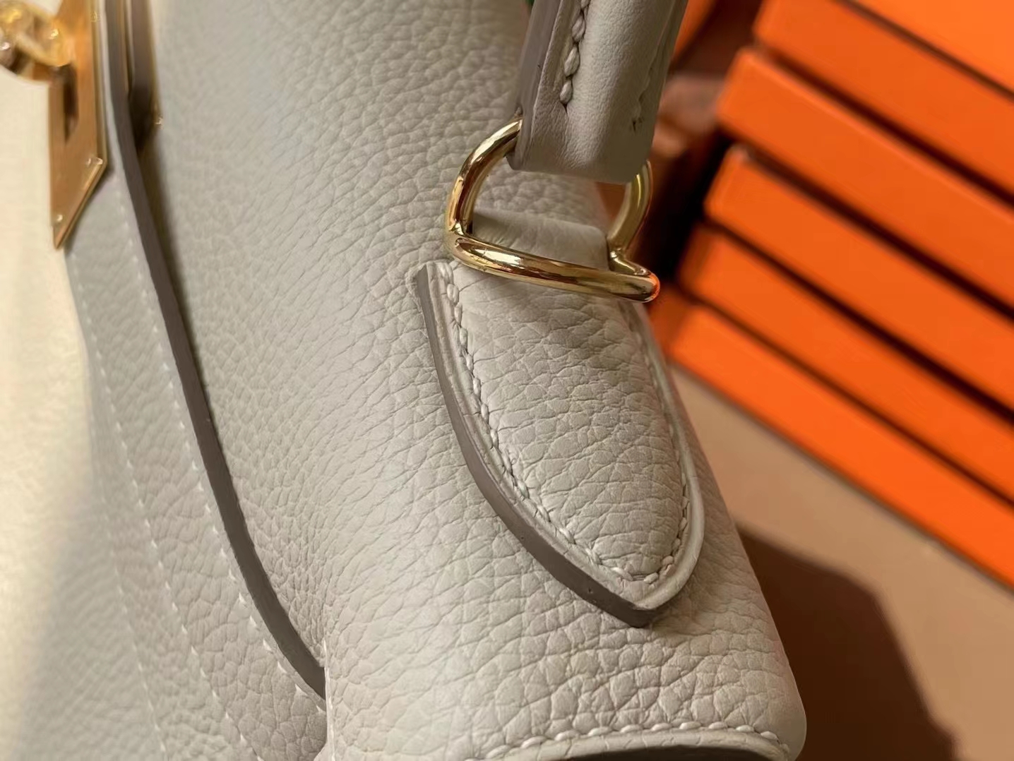 Hermès（爱马仕）Kelly 凯莉包 奶昔白 Togo 顶级小牛皮 金扣 28cm