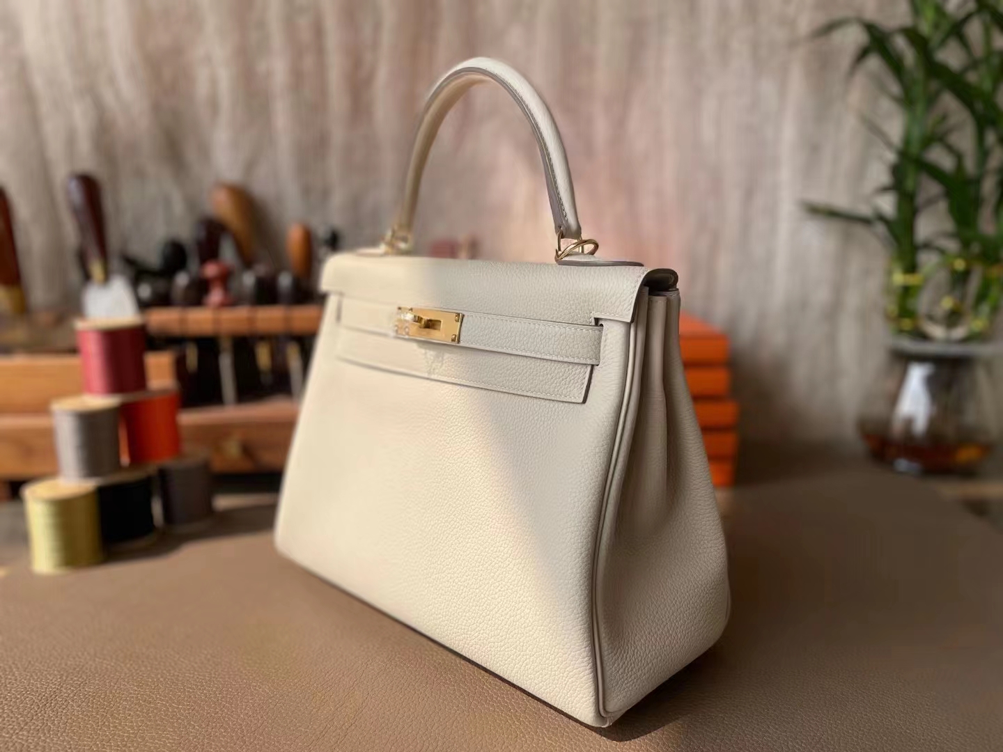 Hermès（爱马仕）Kelly 凯莉包 奶昔白 Togo 顶级小牛皮 金扣 28cm