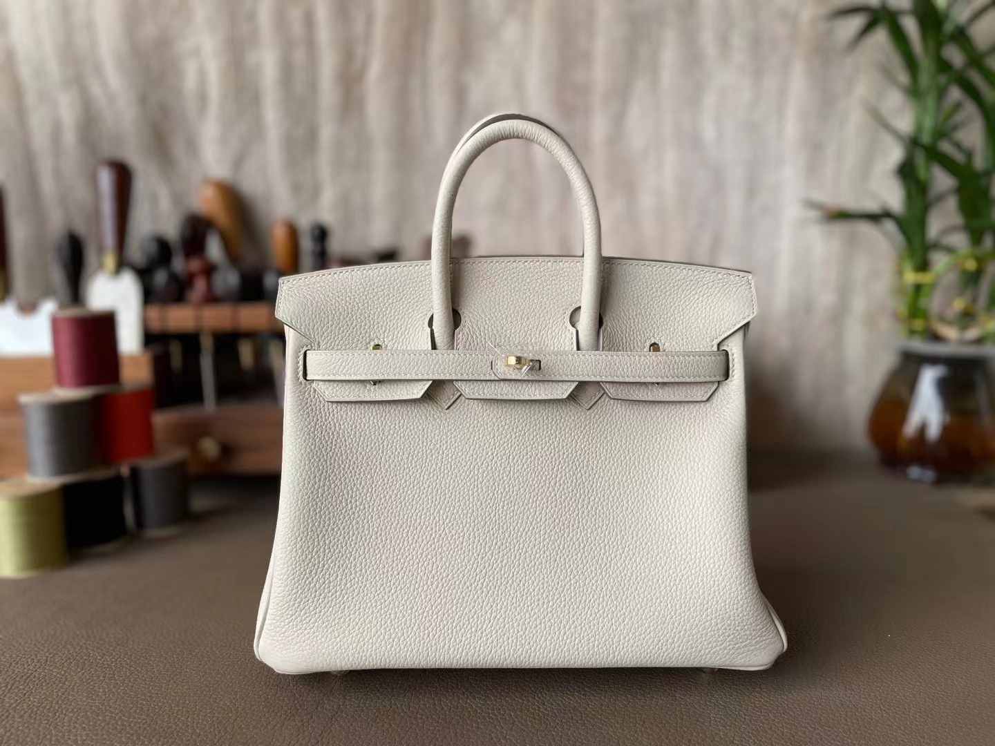 Hermès（爱马仕）Birkin 铂金包 奶昔白 Togo 顶级小牛皮 金扣 25cm