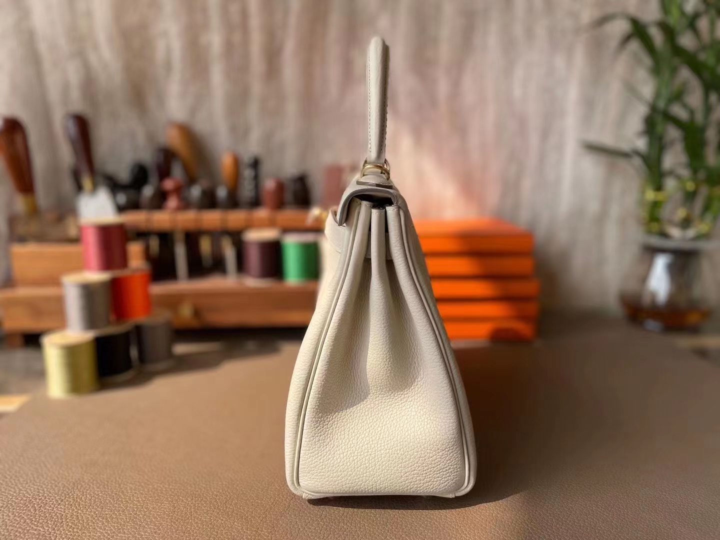 Hermès（爱马仕）Kelly 凯莉包 奶昔白 Togo 顶级小牛皮 金扣 28cm
