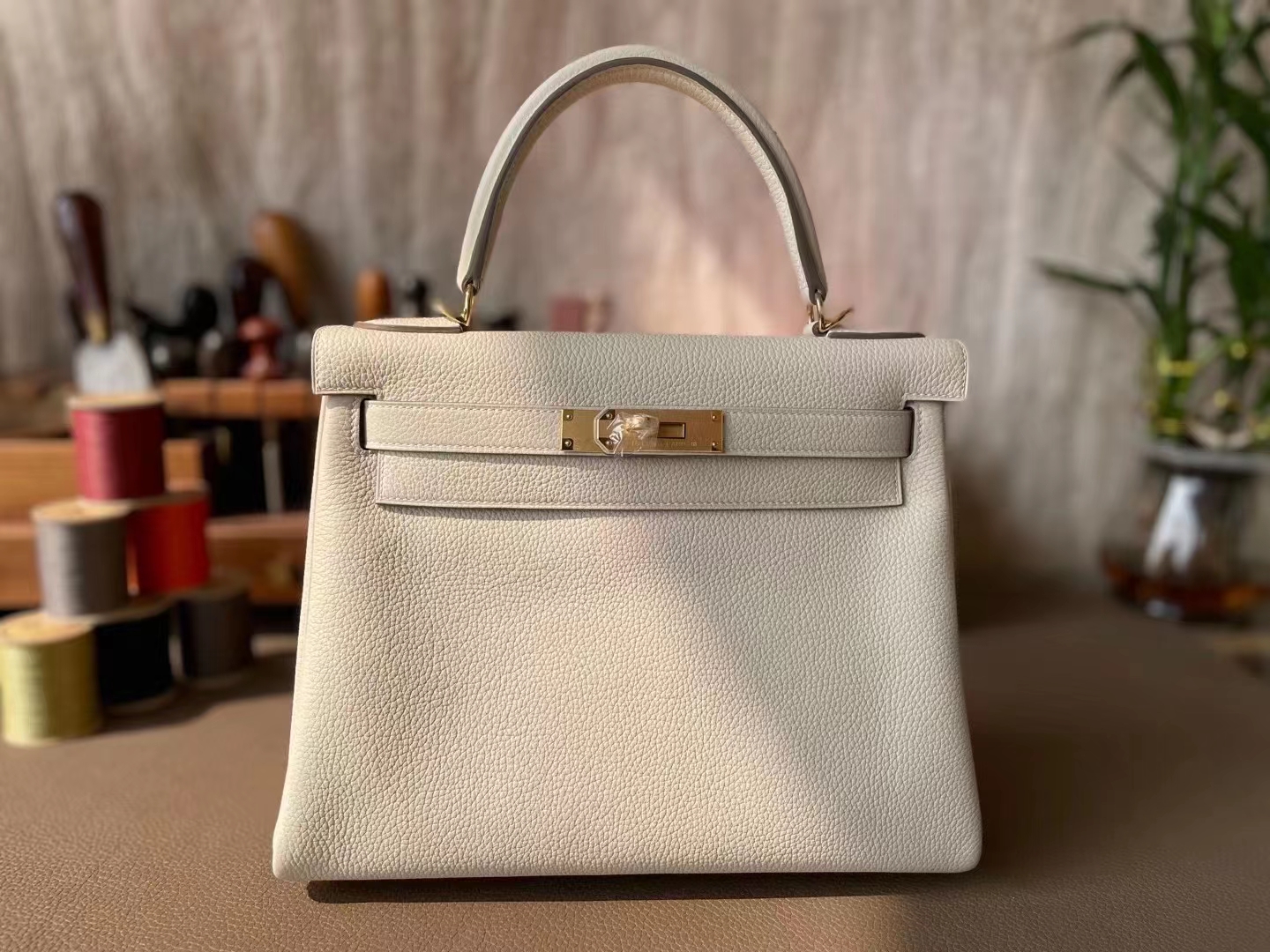 Hermès（爱马仕）Kelly 凯莉包 奶昔白 Togo 顶级小牛皮 金扣 28cm