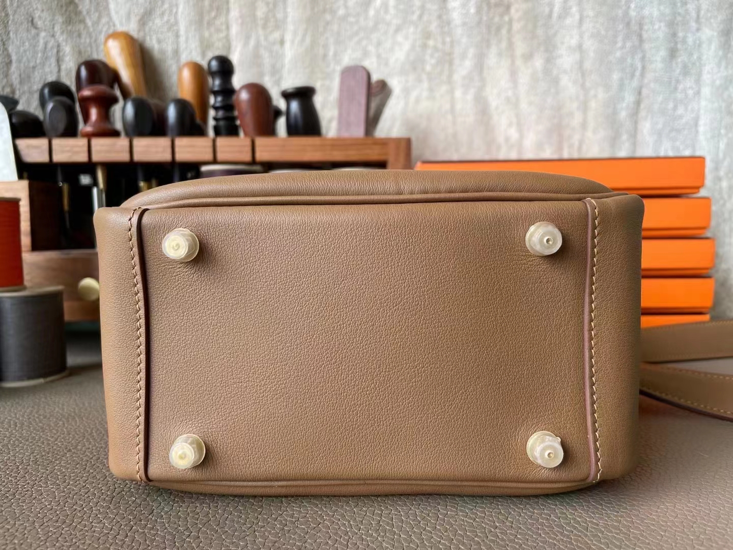 Hermès（爱马仕）mini lindy 迷你琳迪 栗子色 内拼 饼干色 Swfit 皮 金扣 20cm