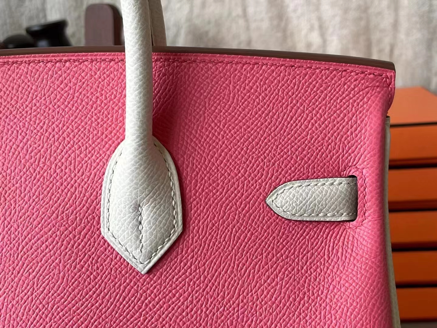 Hermès（爱马仕）Birkin 铂金包 新唇膏粉 拼 奶昔白 Epsom 掌纹皮 金扣 25cm