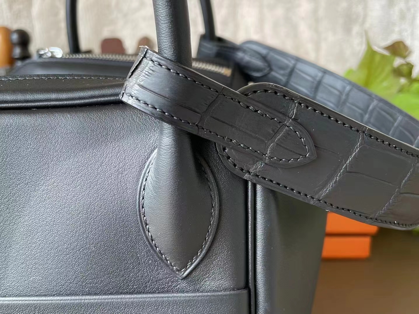 Hermès（爱马仕）Lindy 琳迪包 黑色 Swift皮 拼 雾面鳄鱼肩带 银扣 30cm