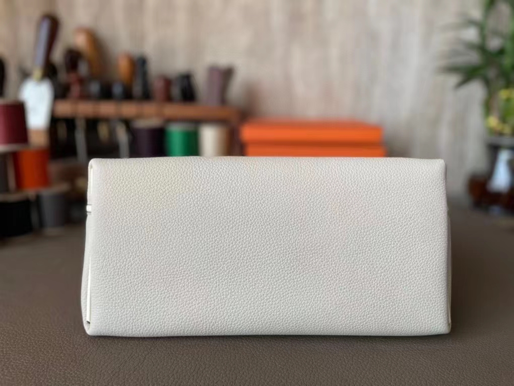 Hermès（爱马仕）Kelly 2424 奶昔白 拼 波尔多酒红 Togo 顶级小牛皮 拼 Swfit 雾面湾鳄 银扣