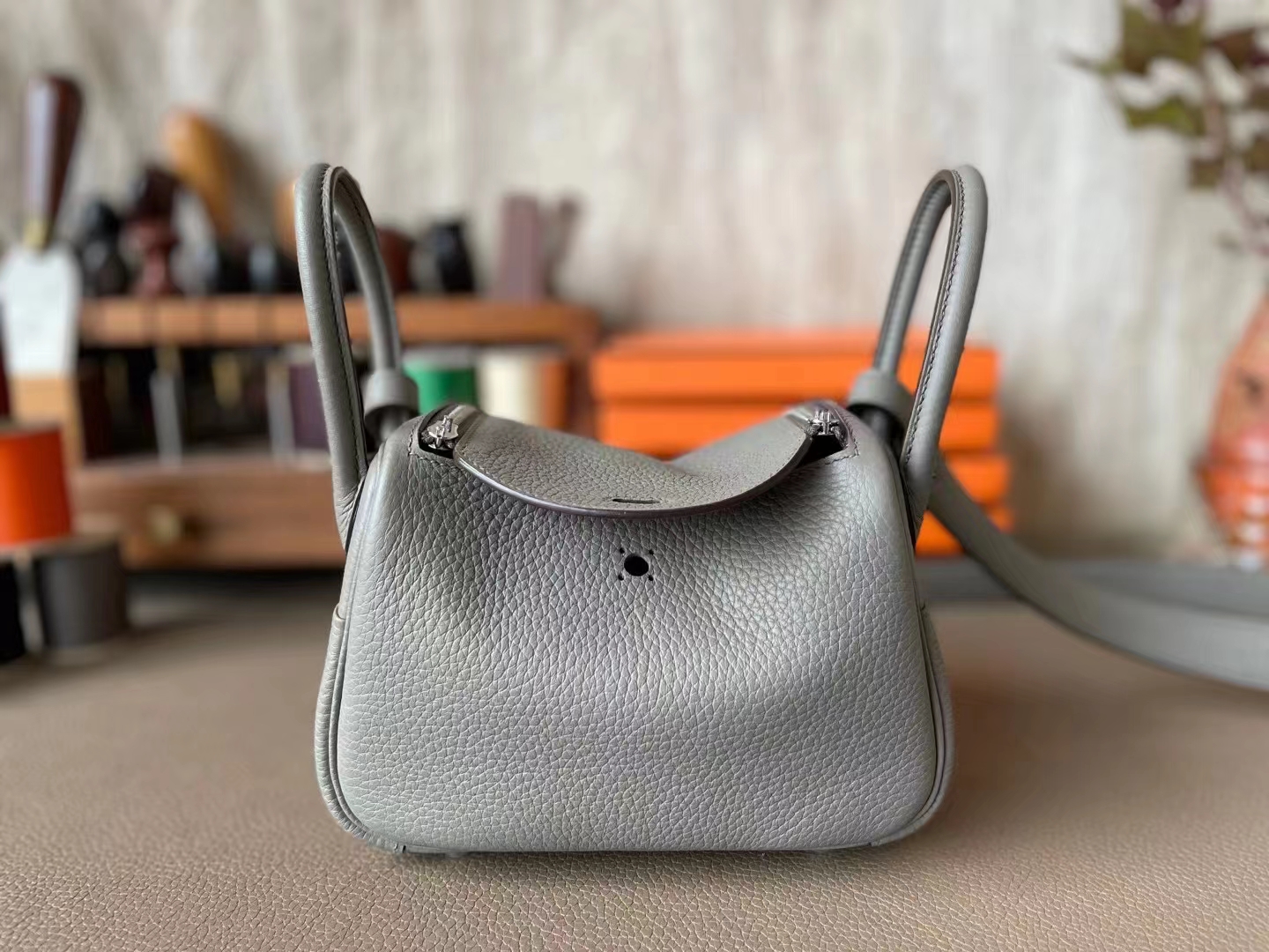 Hermès（爱马仕）MINI lindy 迷你琳迪包 锡器灰 TC 大牛皮 银扣 20cm
