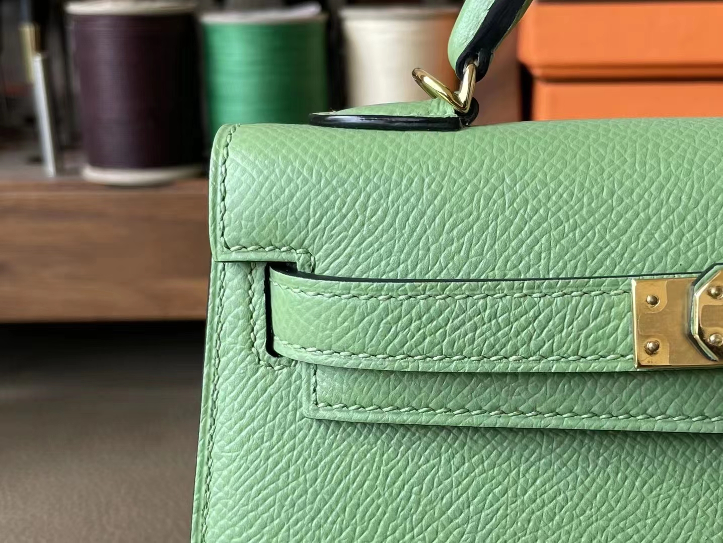 Hermès（爱马仕）mini Kelly 迷你凯莉 牛油果绿 Epsom 掌纹皮 金扣 19cm 二代