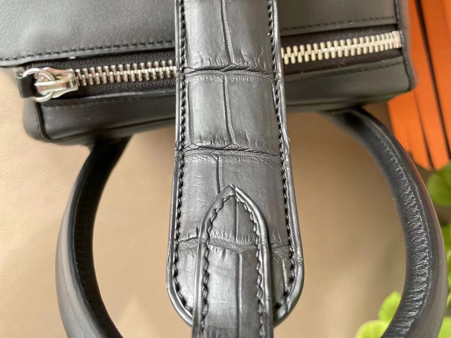 Hermès（爱马仕）Lindy 琳迪包 黑色 Swift皮 拼 雾面鳄鱼肩带 银扣 30cm