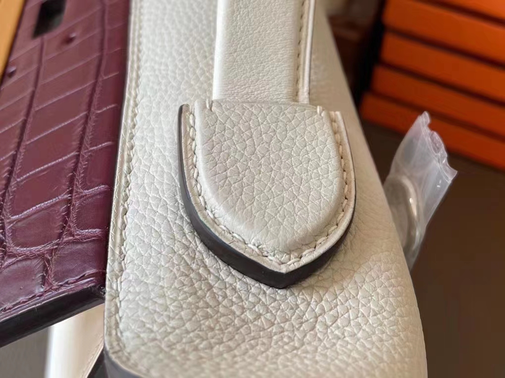 Hermès（爱马仕）Kelly 2424 奶昔白 拼 波尔多酒红 Togo 顶级小牛皮 拼 Swfit 雾面湾鳄 银扣